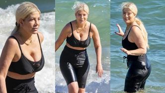 Tori Spelling dokazuje na plaży, chłodząc rozgrzane ciało w oceanie (ZDJĘCIA)