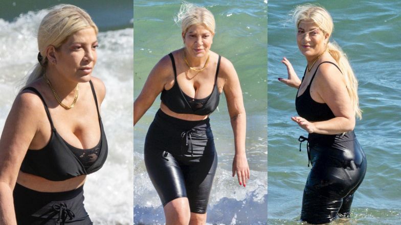 Tori Spelling dokazuje na plaży, chłodząc rozgrzane ciało w oceanie (ZDJĘCIA)