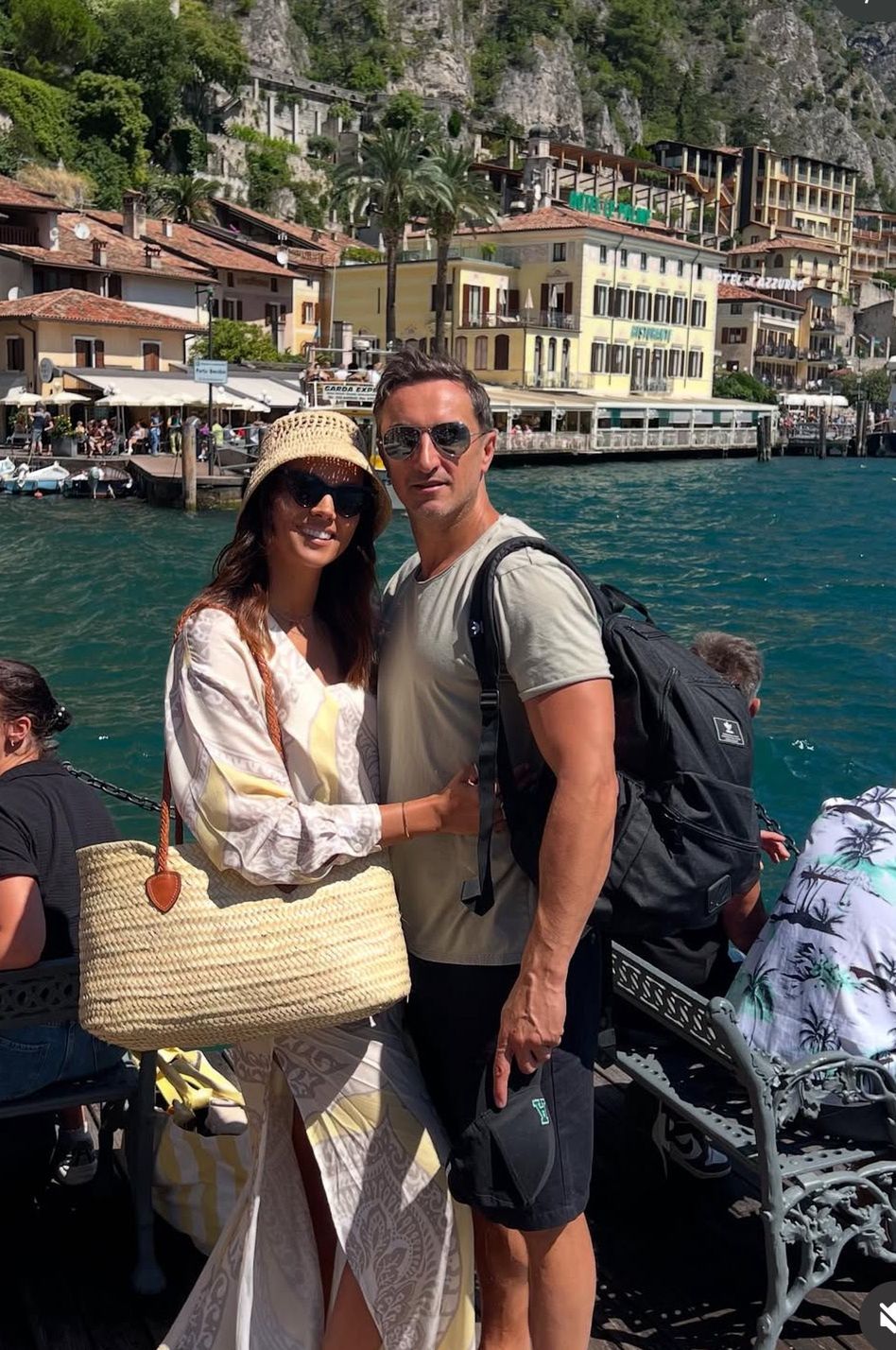 Sebastian Karpiel-Bułecka z żoną