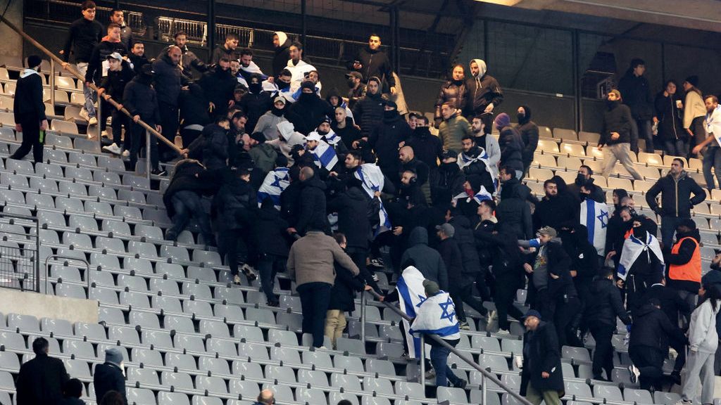 Getty Images /  Xavier Laine / Na zdjęciu: Bójka na trybunach podczas meczu Francja - Izrael