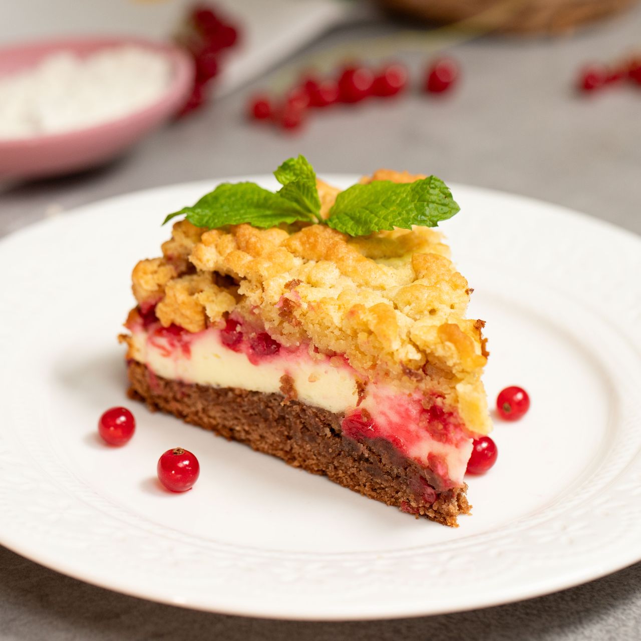 Cake with seasonal fruits and creamy filling