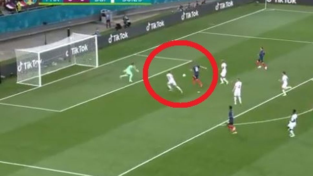 Karim Benzema strzela gola na 1:1 w meczu Francji ze Szwajcarią