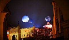 Planety nad Zamkiem w Lublinie reklamowały "Rebel Moon" Netflixa