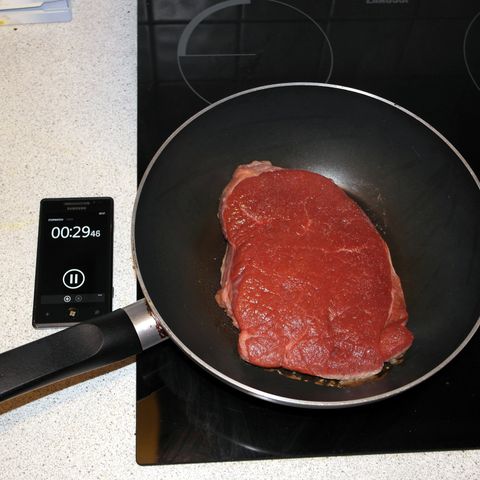 Surowa wołowina zrazowa górna bez kości (mięso i tłuszcz, III klasa mięsa)