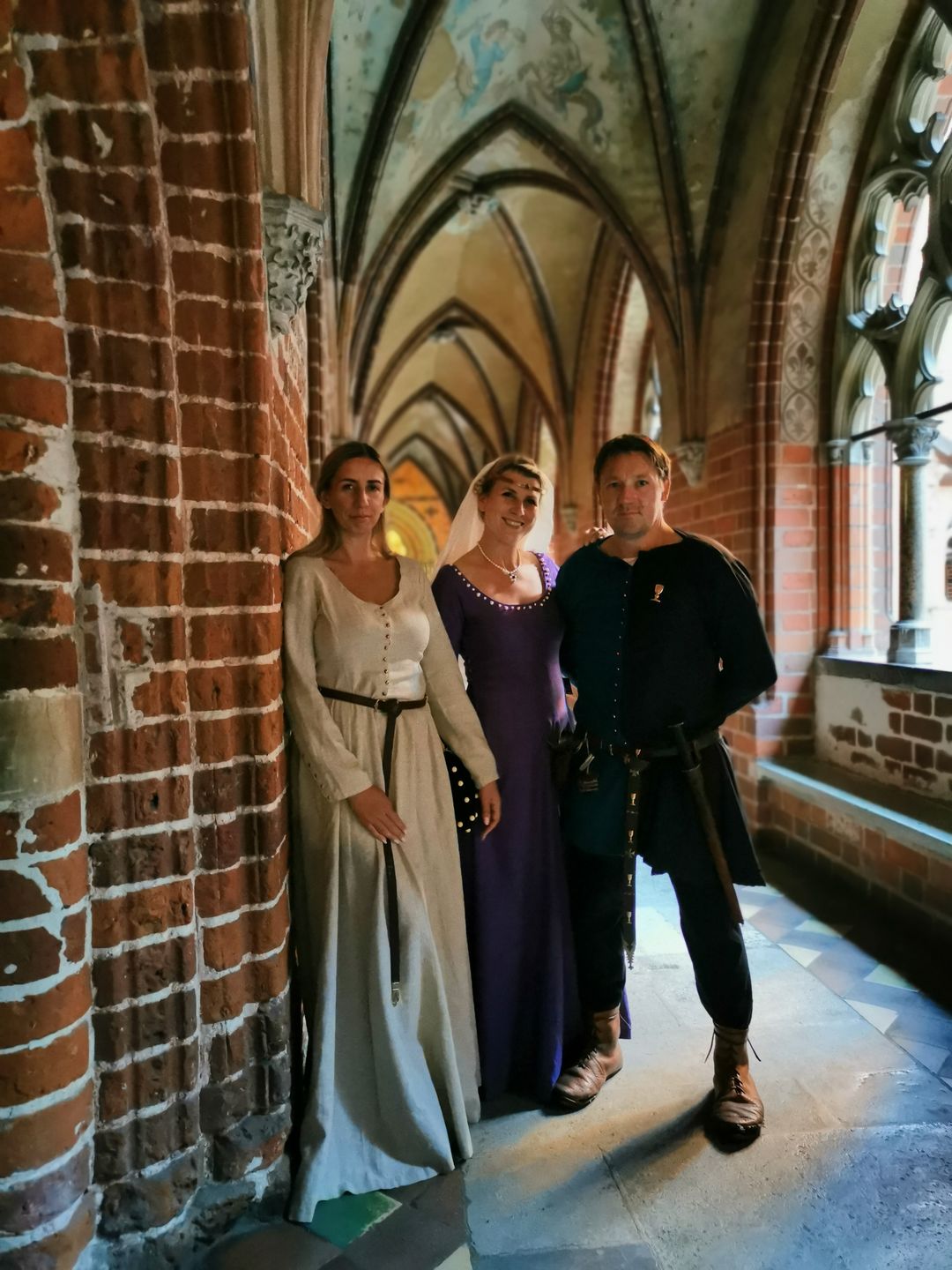 Nocne życie toczy się na zamku jak przed laty