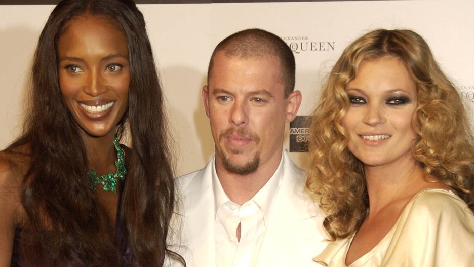 Alexander McQueen u boku topmodele i przyjaciółek