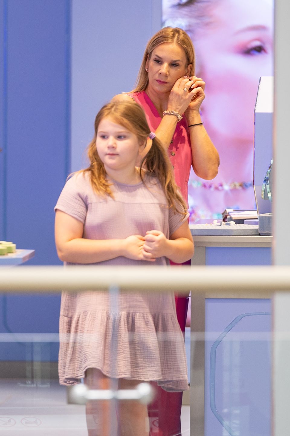 Marta i Kasia Nawrockie na zakupach