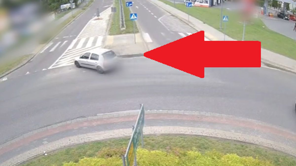 Kobieta zjechała pod prąd z ronda.