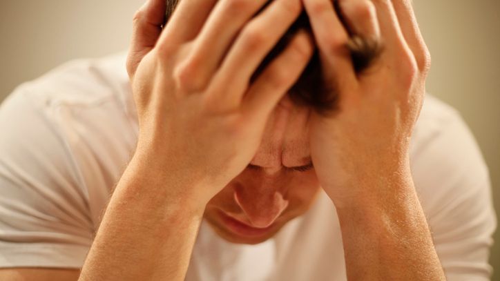 Klasterowy ból głowy to nie migrena. Jak go rozpoznać?