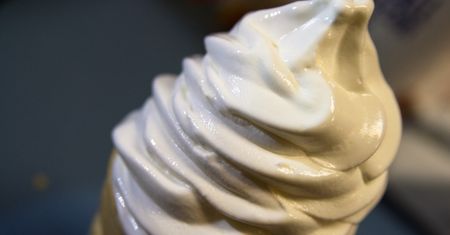 Lody waniliowe w wafelku o obniżonej zawartości tłuszczu (McDonald's)