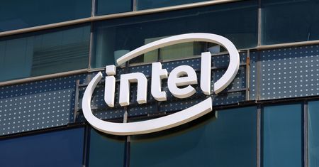 Intel przeniesie część produkcji do GloFo? Kolejna plotka z cyklu niebiescy i ich podaż