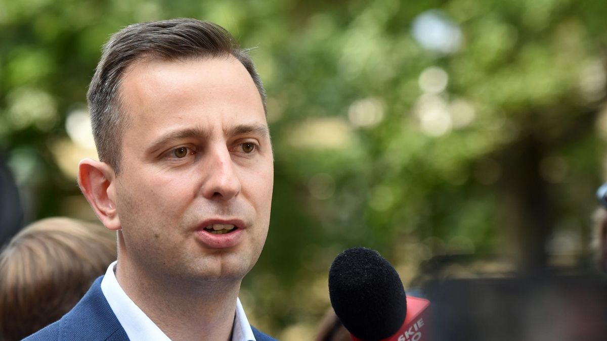 - Od wielu tygodni nie mogą oni wyjechać na swoje pola, wykonać zbiorów, nie mogą zakończyć żniw - mówi prezes PSL i apeluje o pomoc dla rolników