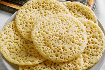 Marokańskimi naleśnikami zachwyca się cały świat. Pięknie wyglądają i są pyszne, a łatwe do zrobienia