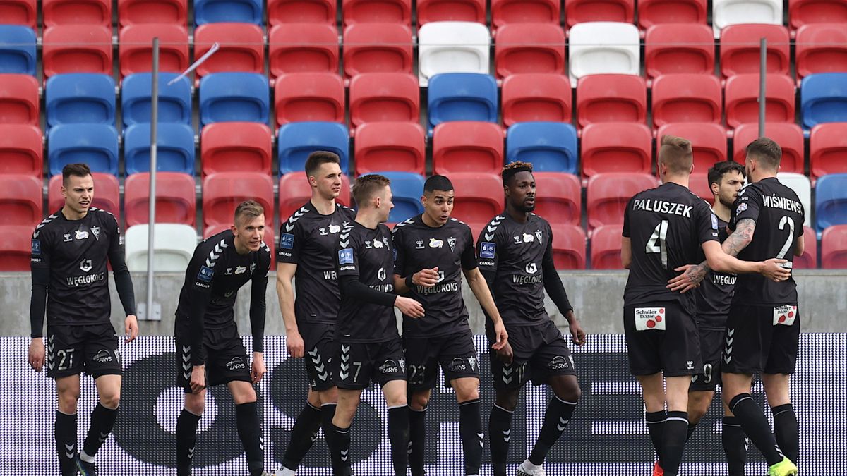 PAP / Andrzej Grygiel / Na zdjęciu: radość zawodników Górnika Zabrze ze zdobytej bramki