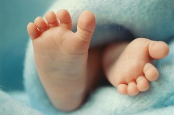 54-letnia Greczynka urodziła dziecko. Zarodek był zamrożony przez 22 lata