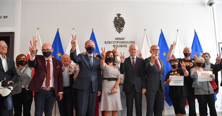 "Lex TVN". Specjalna konferencja senatorów opozycji. "Na to nie ma naszej zgody"