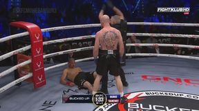 Padł jak rażony piorunem. Potężny nokaut w walce na gołe pięści