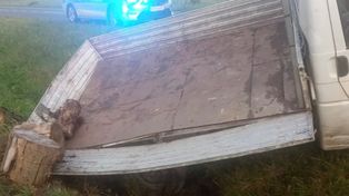 Żukowo Morskie: Pijany kierowca porzucił auto w rowie, ale wrócił, gdy przyjechała policja. Próbował udawać pasażera