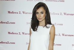 Grzeczna i nieśmiała Natalia Siwiec na wernisażu słynnego fotografa