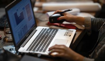 Zdalne nauczanie na studiach przedłużone (zdjęcie ilustracyjne)