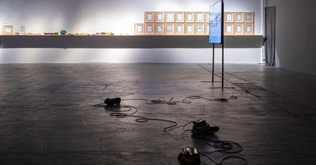 Performans i oprowadzanie po wystawach w Galerii Labirynt