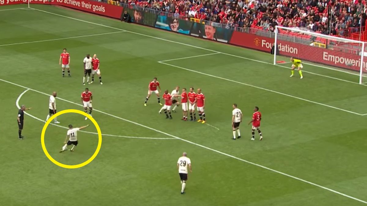 Zdjęcie okładkowe artykułu: YouTube / Liverpool / Na zdjęciu: bramka Marka Gonzaleza w meczu legend Manchester United - Liverpool