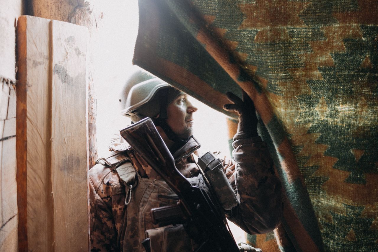 A soldier of the 68th brigade on positions near Pokrowsk.