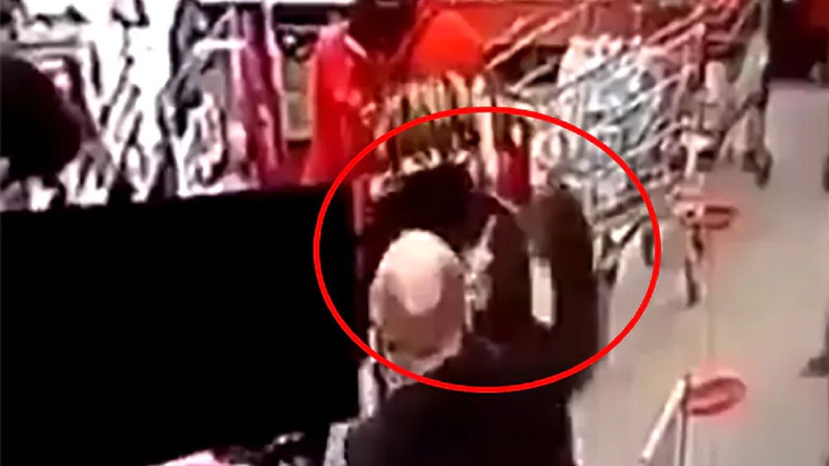 Pobita kobieta w supermarkecie w Lesznie 