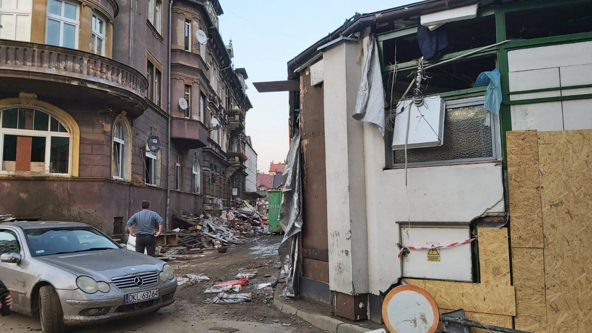 PAP / Ewa Mołdysz / Kłodzko po przejściu fali powodziowej