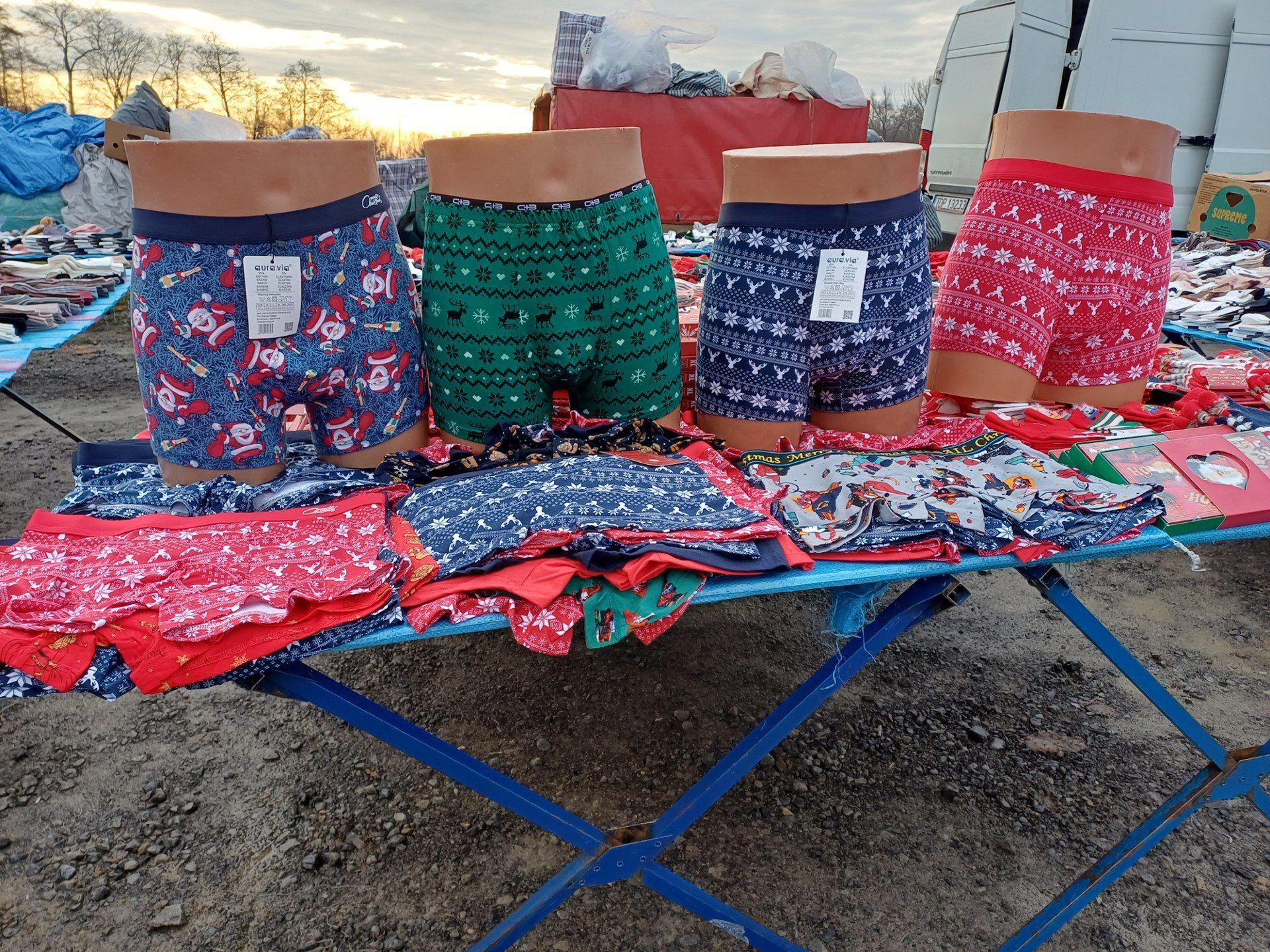 Można kupić wszystko związane ze świętami, nawet bieliznę we wzory świąteczne