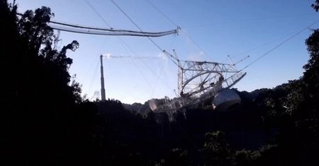 Moment zawalenia się radioteleskopu z Arecibo. Nagranie z drona