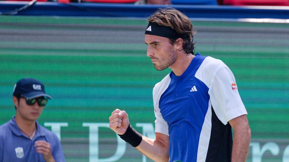 PAP/EPA / Alex Plavevski / Na zdjęciu: Stefanos Tsitsipas