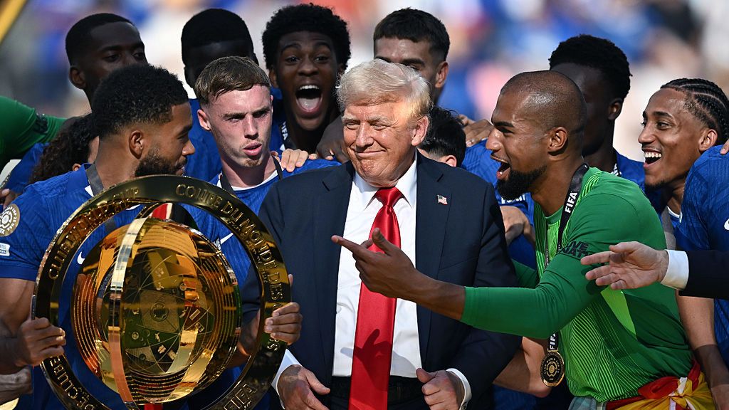 Getty Images / Image Photo Agency / Donald Trump nie usunął się w cień po tym, jak wręczył trofeum za wygranie Klubowych Mistrzostw Świata