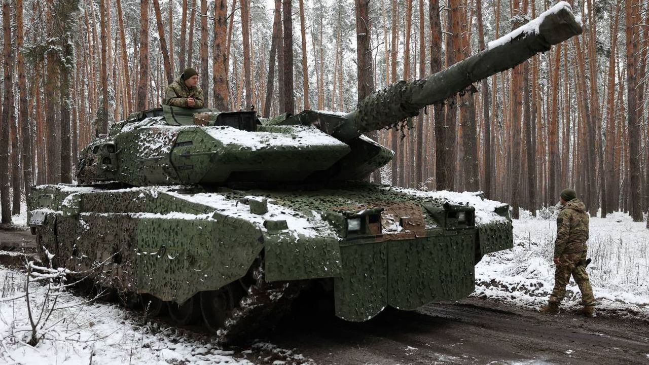 Ukrainian soldiers commandeer Sweden's powerful Stridsvagn 122