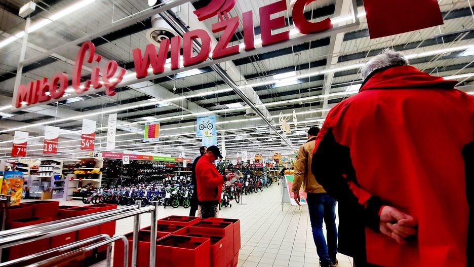 W maju 2025 roku codzienne zakupy w sklepach zdrożały średnio o 5,7 proc. rdr. Dotyczyło to 17 kategorii.