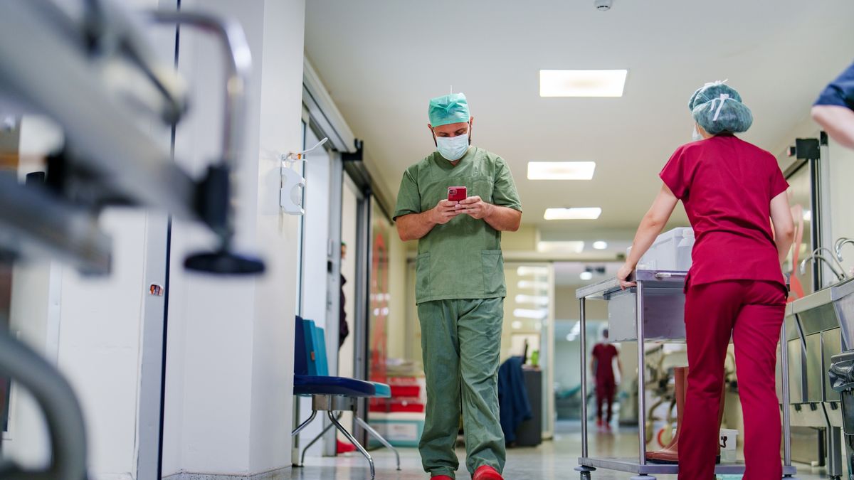 Surgeon using mobile phone before surgery in corridor
Process series of a real breast augmentation surgery
Ugur Karakoc