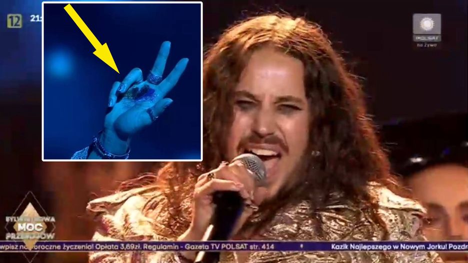 Michał Szpak podczas Sylwestrowej Mocy Przebojów