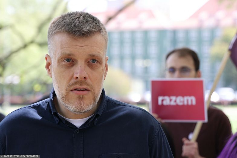 Adrian Zandberg i Lewica chcą ustawowej obniżki paliw Fot Sebastian Nowik/REPORTER
