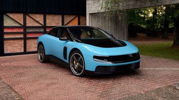 Ferrari pokazuje pierwszy elektryczny samochód. Akcje w dół