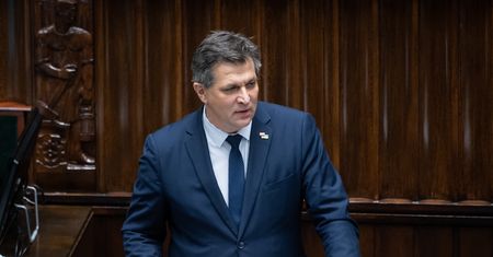 Poseł PiS zajął mównicę. Padły wulgarne słowa
