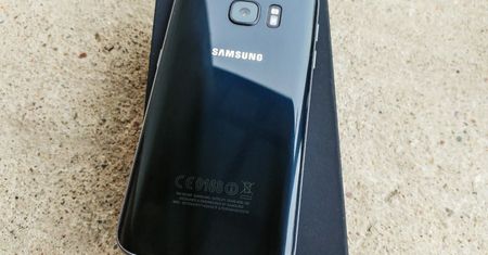 Samsung Galaxy S8: ekran zajmie cały przód, a DeX będzie namiastką PC