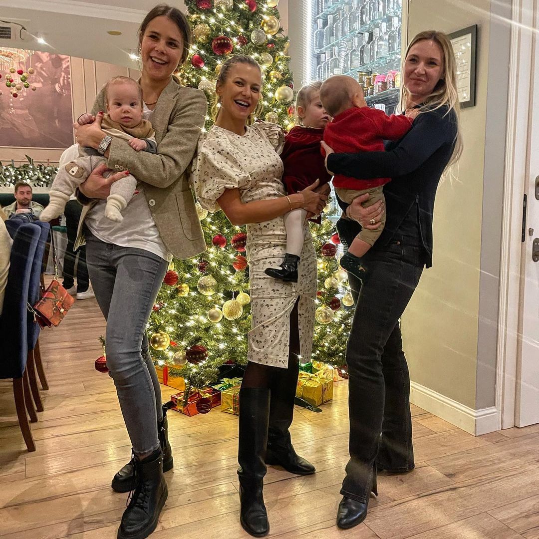Anna Lewandowska na przyjęciu świątecznym z córkami