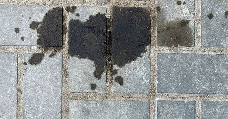 Wylej przed domem popularny napój. Kostka będzie jak nowa