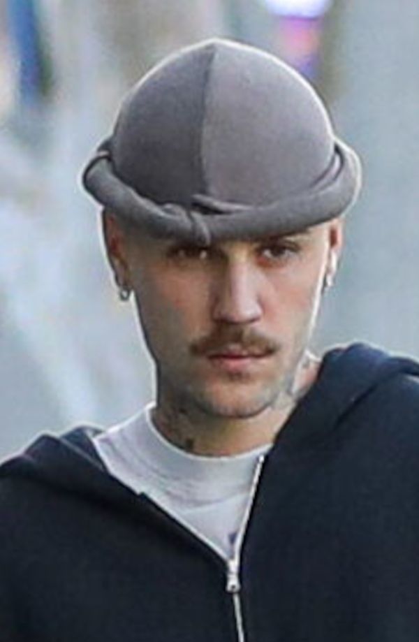 Osowiały Justin Bieber włóczy się samotnie po mieście