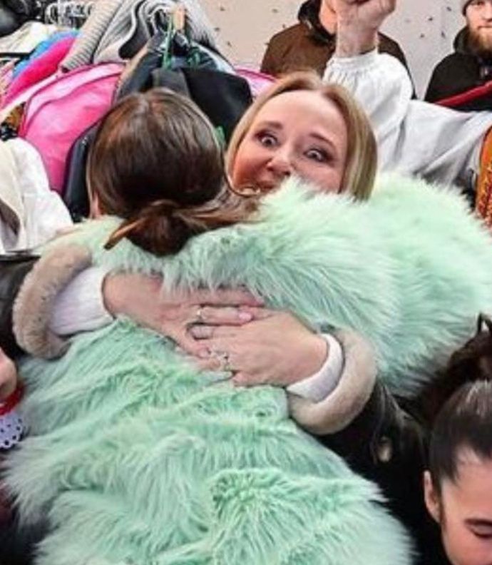 Marina Łuczenko rzuca się w ramiona Joanny Kurskiej