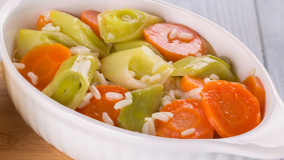 Pory duszone po turecku to świetny dodatek do pieczonego mięsa