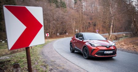 Toyota C-HR 2.0 – nowy wariant hybrydowy odpowiedzią na brak diesla?