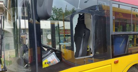 Warszawa: Pijany pasażer wpadł w szał w autobusie. Policja odkryła coś jeszcze