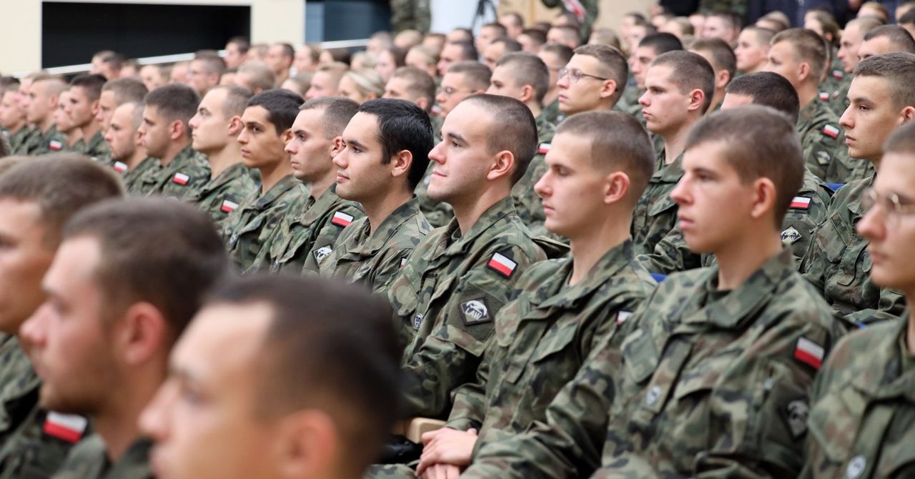 Dęblin: Lotnicza Akademia Wojskowa zainaugurowała rok akademicki. "Każdy chce służyć ojczyźnie"