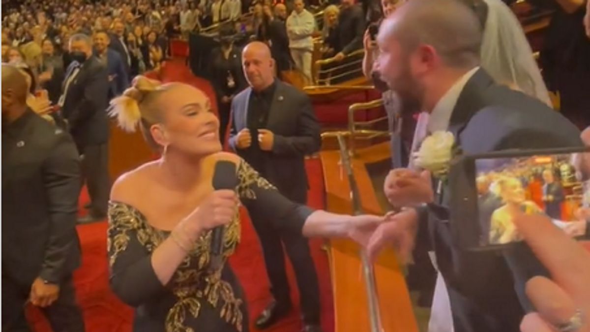 Adele zatrzymała się przy nowożeńcach